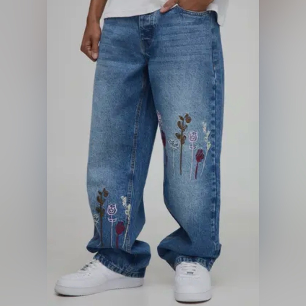 BoohooMAN Baggy fit rigid floral enbroidered jeans